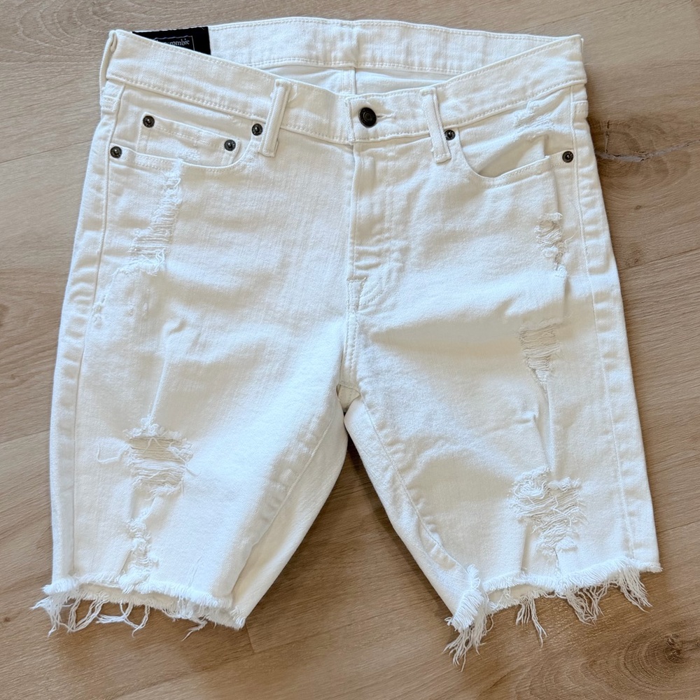 Abercrombie Men’s distressed white jean shorts 7”